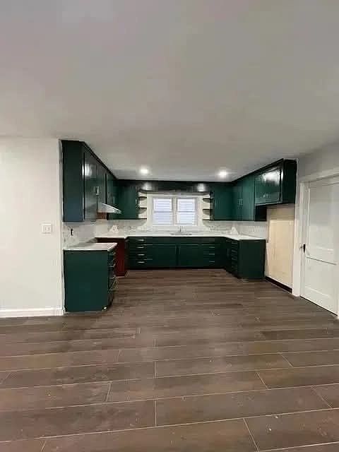 1st image of 904 Main St