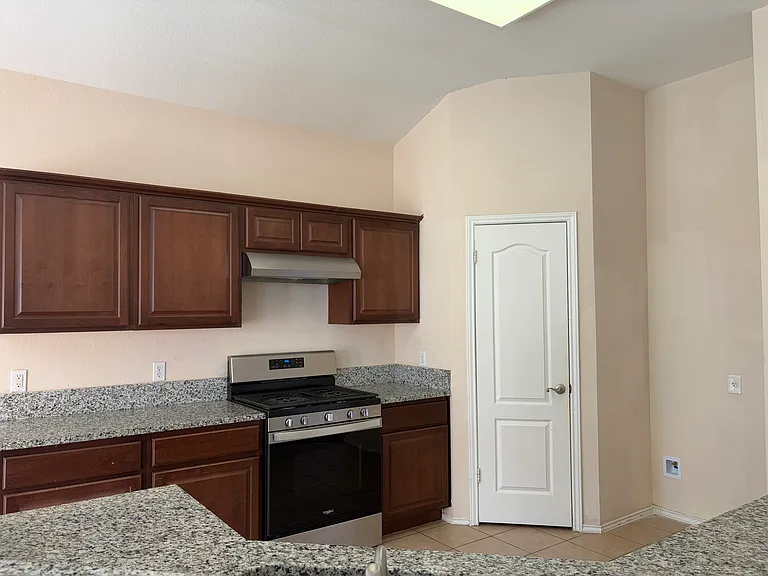 11501 Knapple Cv — Photo 11