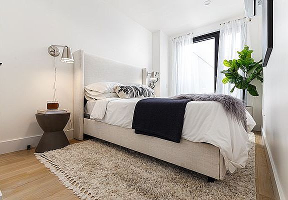 5th image of 250 Gold St #932