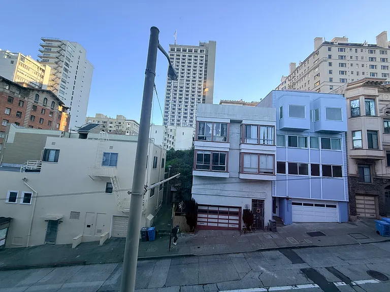 1018 Clay St — Photo 9