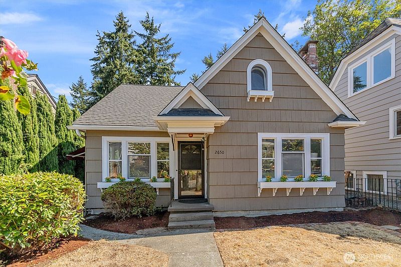2nd image of 2650 Walnut Avenue SW