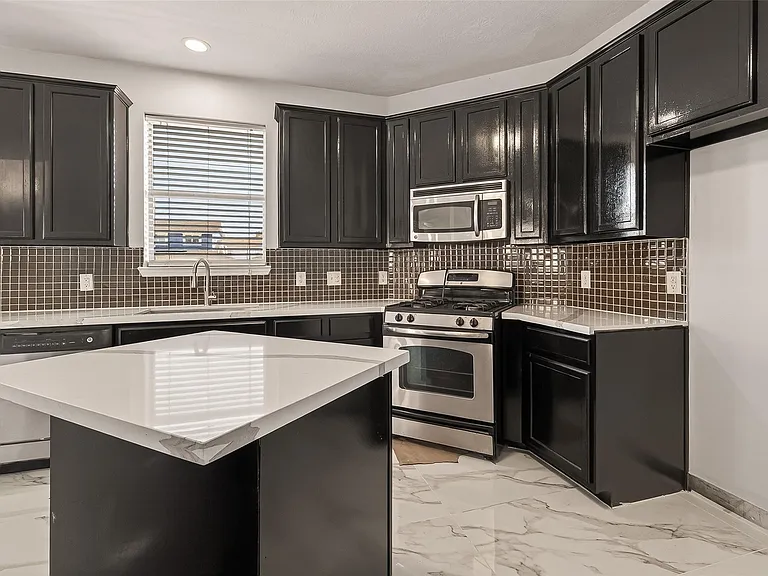 71 N Forrest Ave — Photo 15