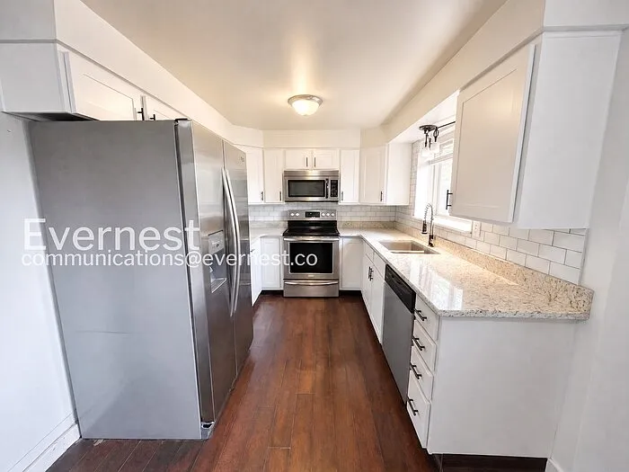 3 bed, 2.5 bath, 1653 sqft, $2,300 — Photo 4