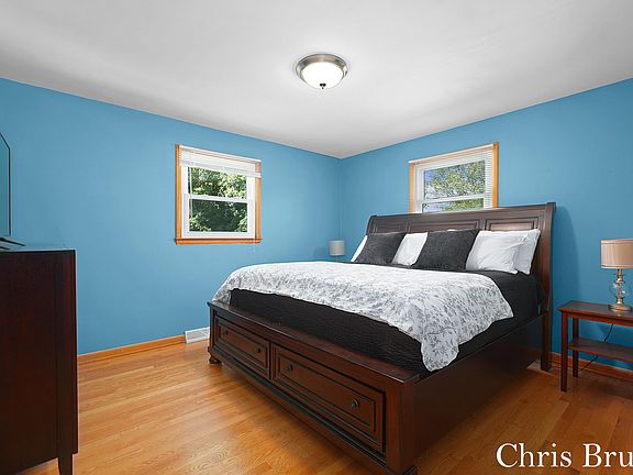 5th image of 333 Lenora Ave NW