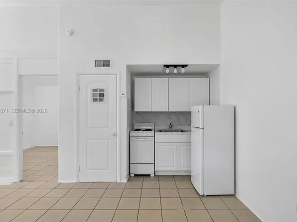 840 SW 7th St #850, Miami, FL 33130