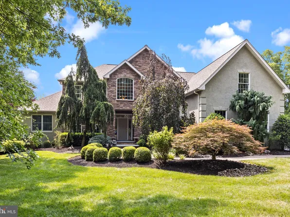 3 Hampshire Dr, Ivyland, PA 18974