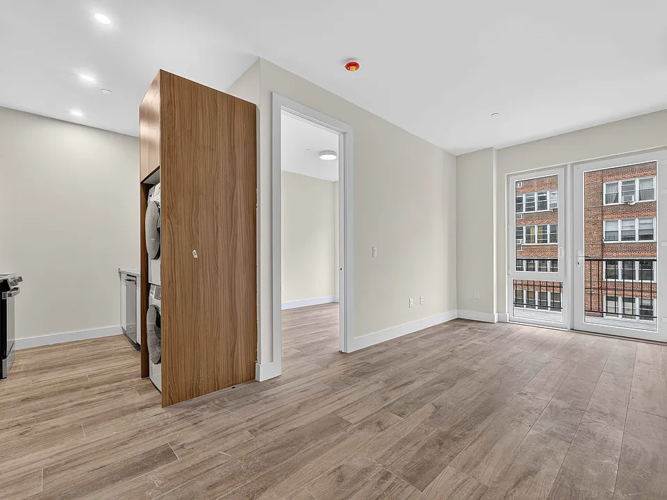 157 Hawthorne St #2A