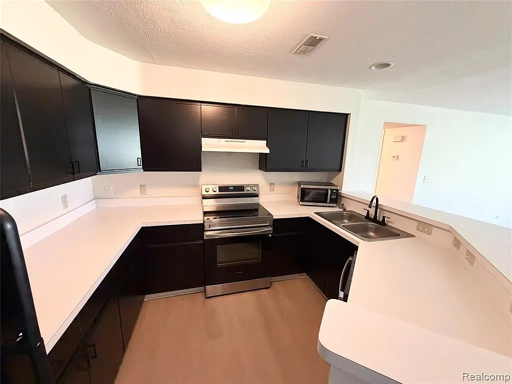 2 bed, 2.0 bath, 1222 sqft, $1,950 — Photo 3