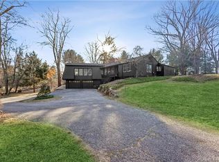 2735 North St, Fairfield, CT 06824