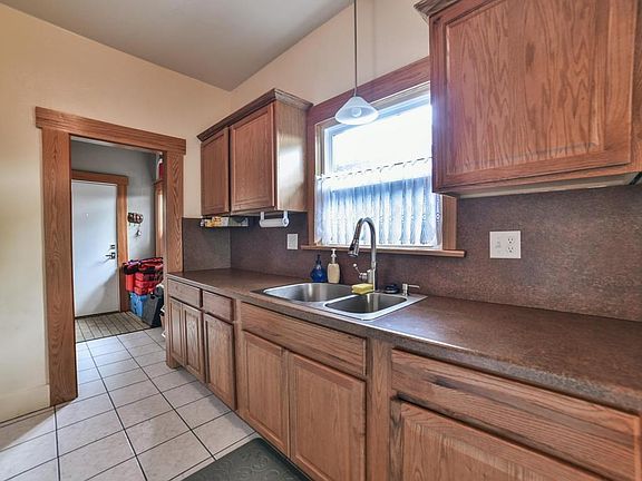 5th image of 1042 N Jacobus Ave
