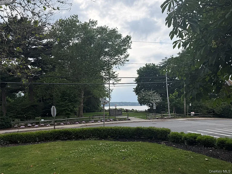 Sea Cliff Ave — Photo 2