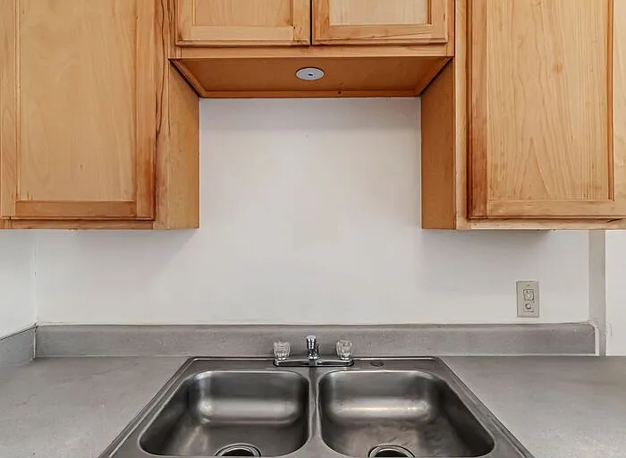 135 S 10th St #2 — Photo 9