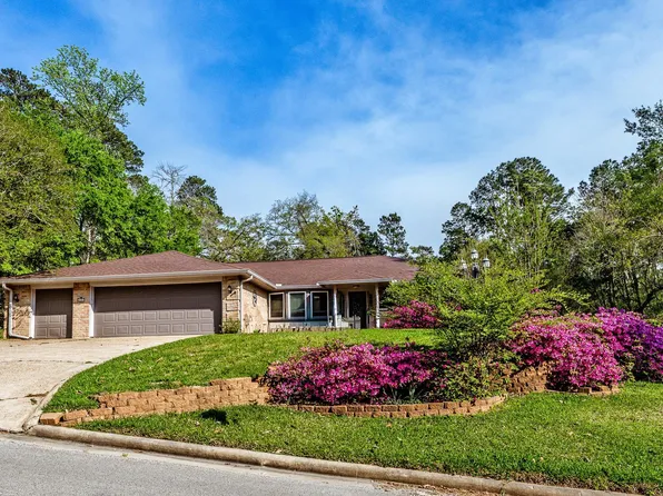 2004 E Lake Dr, Huntsville, TX 77340