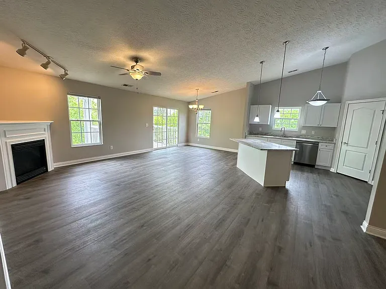 1118 Periwinkle Dr — Photo 3