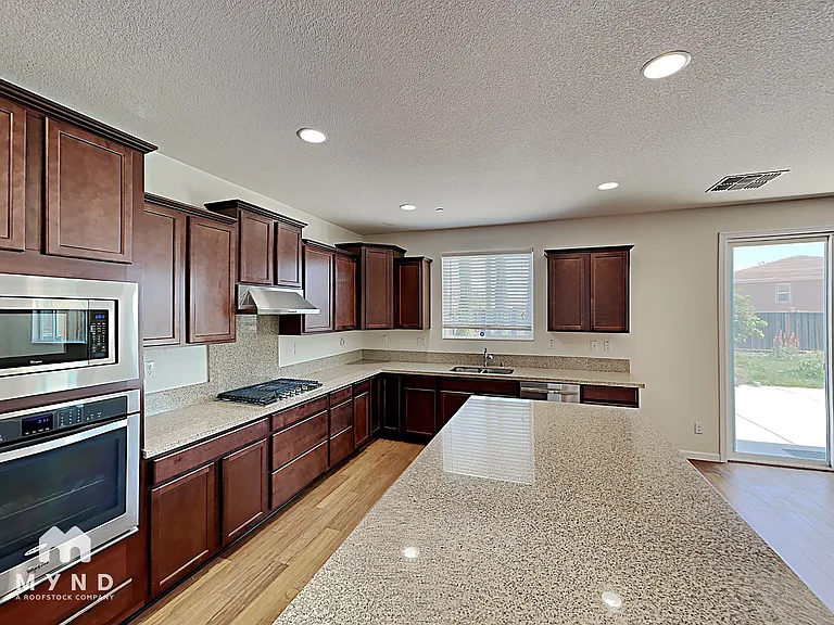2367 Hancock Dr — Photo 14