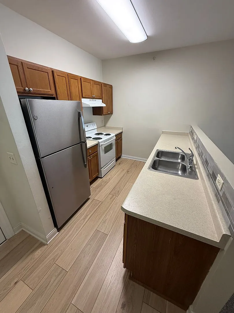 Uptown Brass Apartments — Photo 4