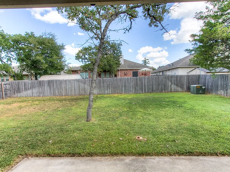 1508 Bluefield Ct — Photo 16