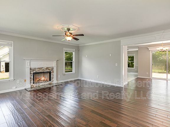4th image of 2206 General Raines Dr