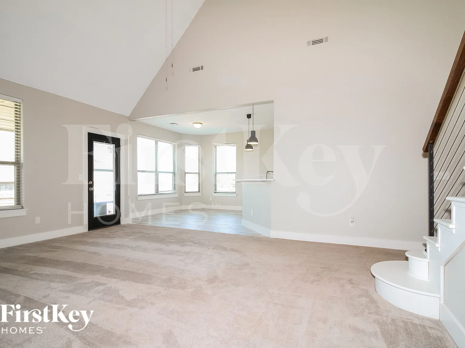 4 bed, 2.5 bath, 2583 sqft, $2,600 — Photo 4