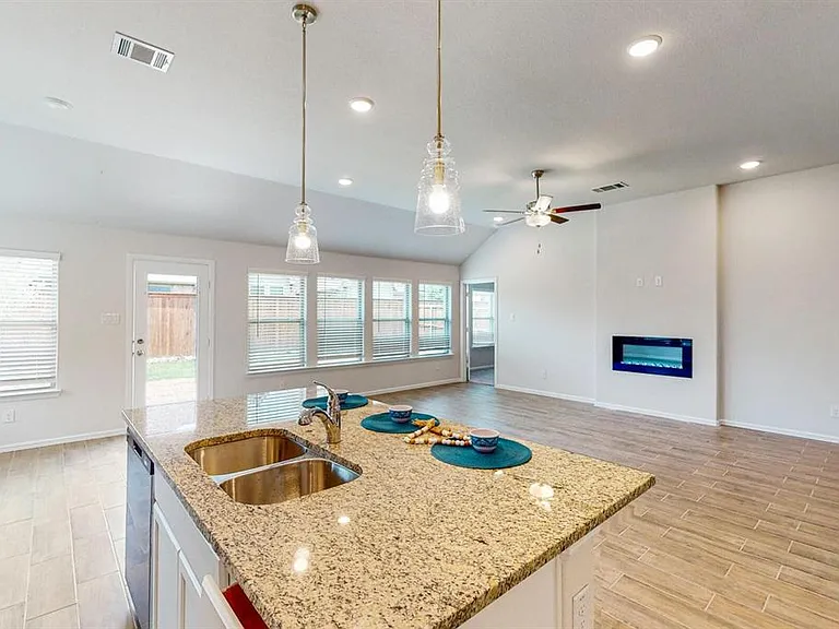 5809 Sandown Dr — Photo 10