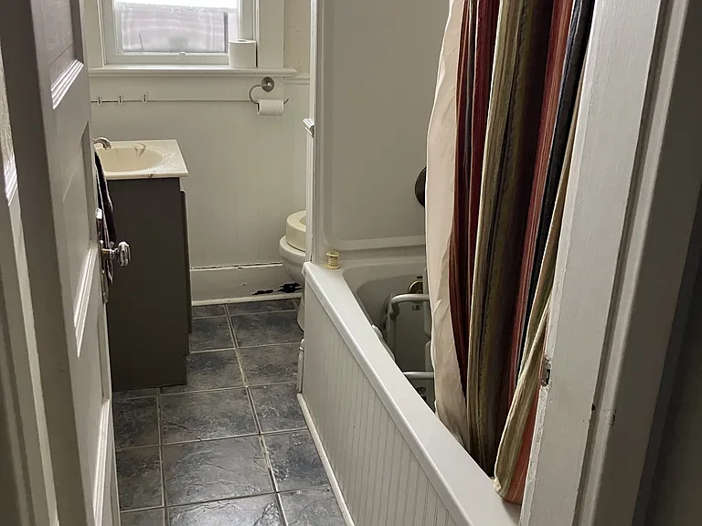 2176 Montague St — Photo 3