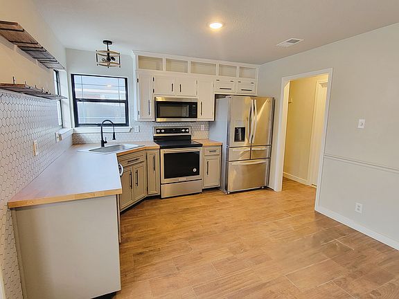 5th image of 2208 Sandstone Dr
