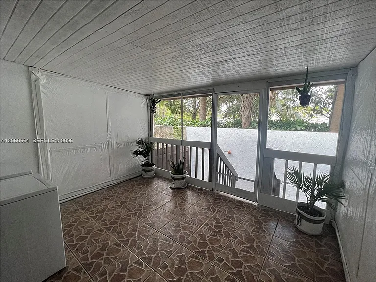 1901 NW South River Dr #35C — Photo 9