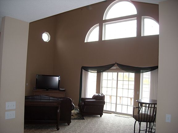 4th image of 194 Asbury Way