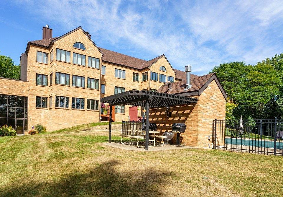 1st image of 1830 Eagle Ridge Dr APT 1009