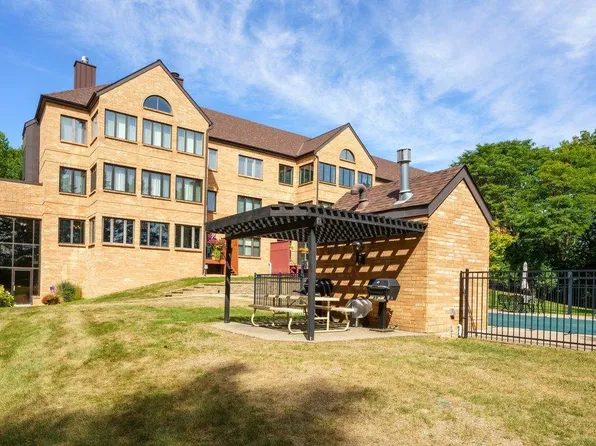 1830 Eagle Ridge Dr APT 1009, Mendota Heights, MN 55118