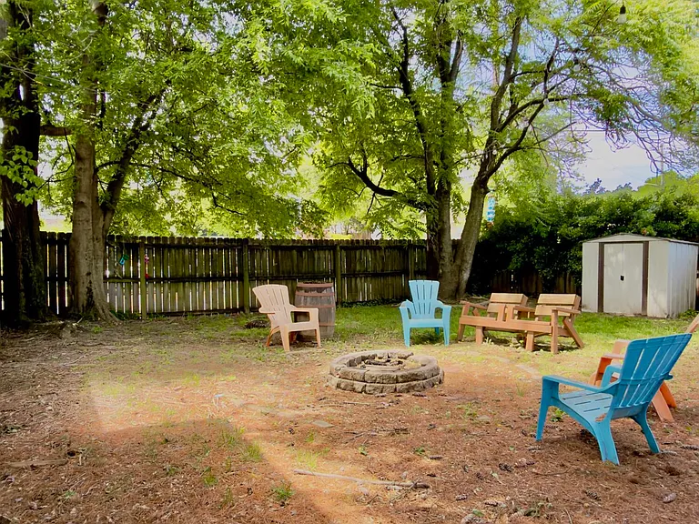 2125 Crittenden Dr — Photo 22