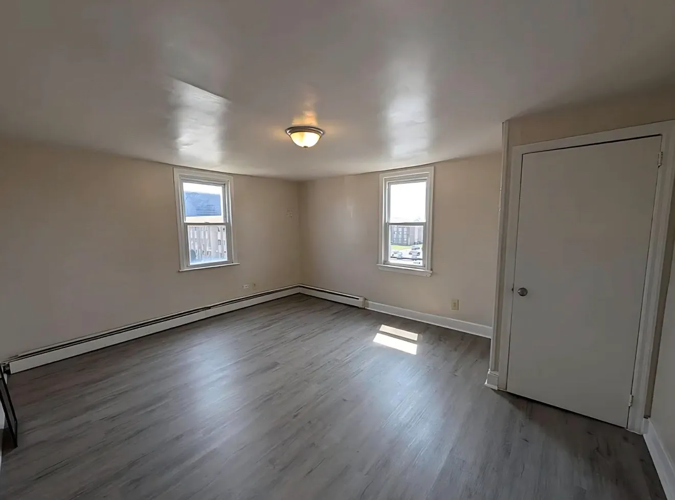 3 bed, 1000 sqft, $1,950 — Photo 3