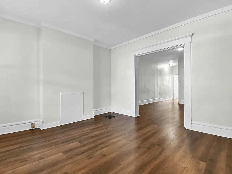 1506 Summit St — Photo 7