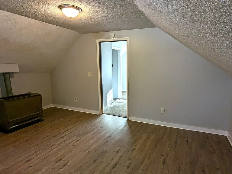 1276 Francis Ave — Photo 4