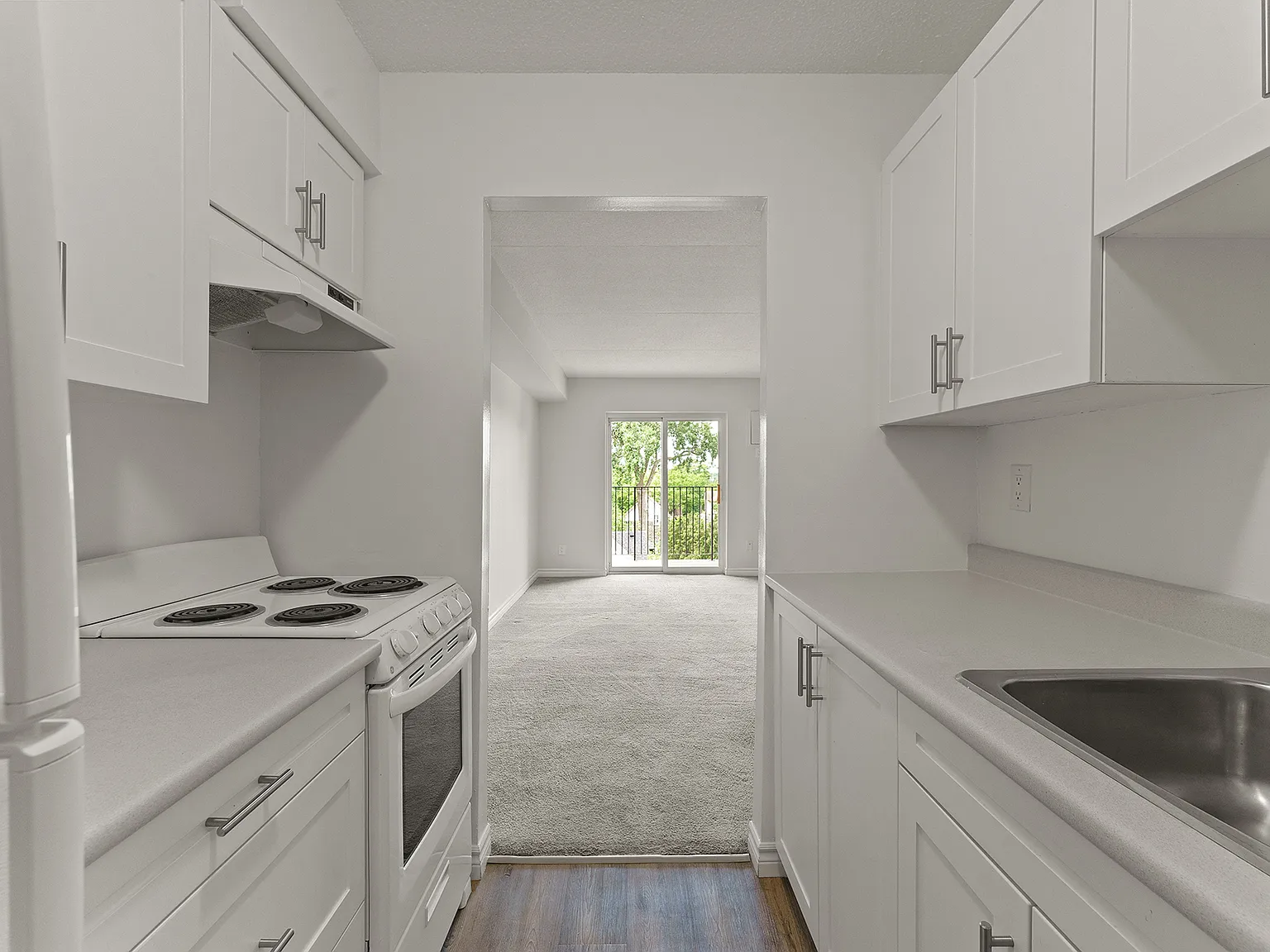 Rivershore Tower Apartments — Photo 1