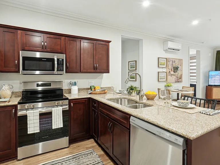 Ledge Rock Apartments — Photo 14