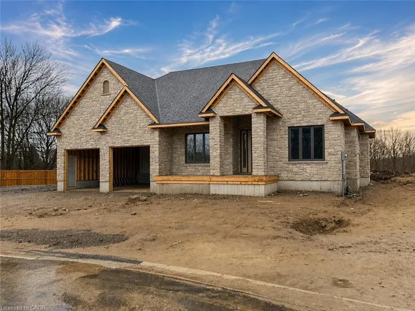 16 Albert St E, North Dumfries, ON N0B 2N0