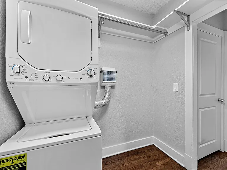 901 E Linwood Blvd — Photo 57