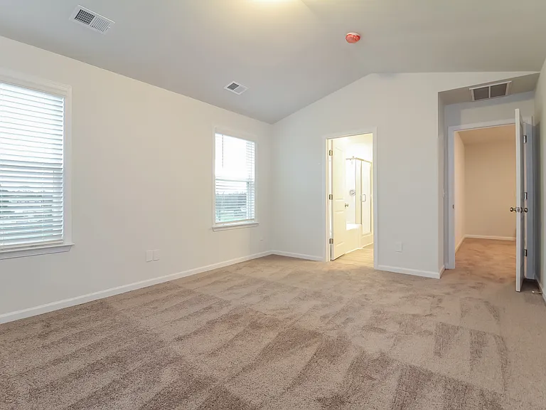 518 Whittier St — Photo 7
