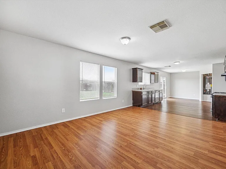 2218 Heath Ridge Ln — Photo 7