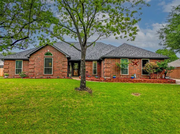 420 Flagstone Dr, Burleson, TX 76028