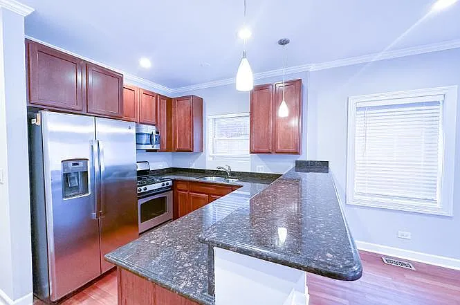 W Albion Ave — Photo 4