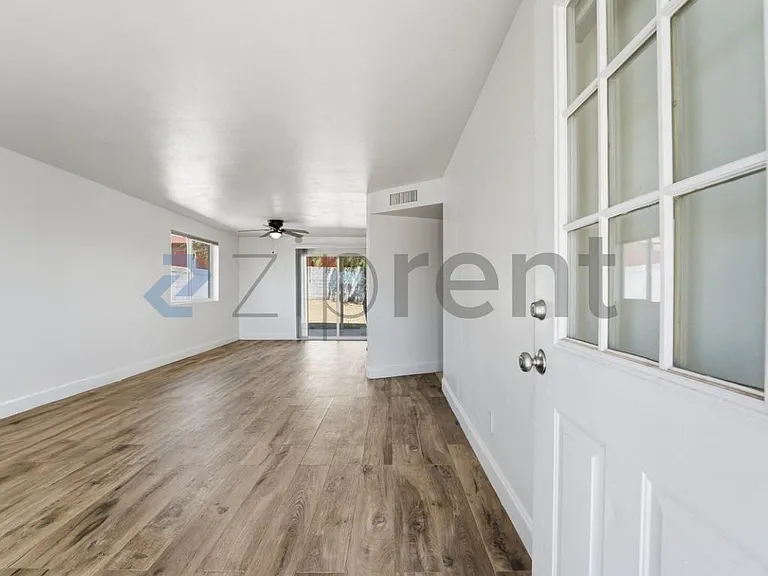 9037 N 14th St — Photo 6
