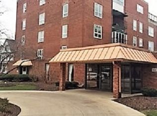 450 W Downer Pl APT 2C, Aurora, IL 60506