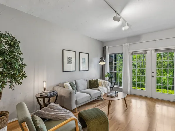 9801 Royal Ln APT 707, Dallas, TX 75231