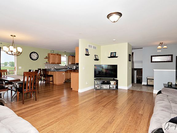 5th image of 626 Wedgewood Trl