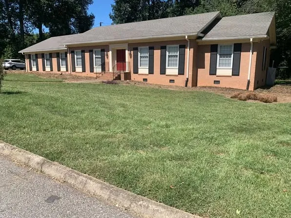 209 Parliament Rd, Greenville, SC 29615
