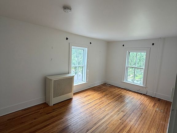 5th image of 180 W Main St