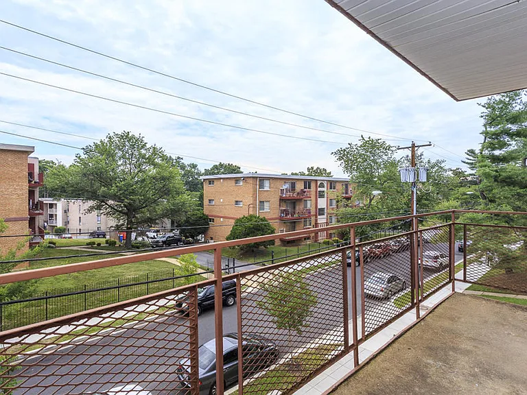 Bennington Station Apartments — Photo 9