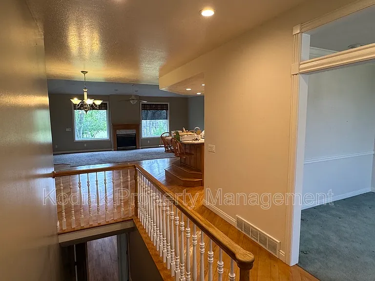 1673 E Webb Way — Photo 14